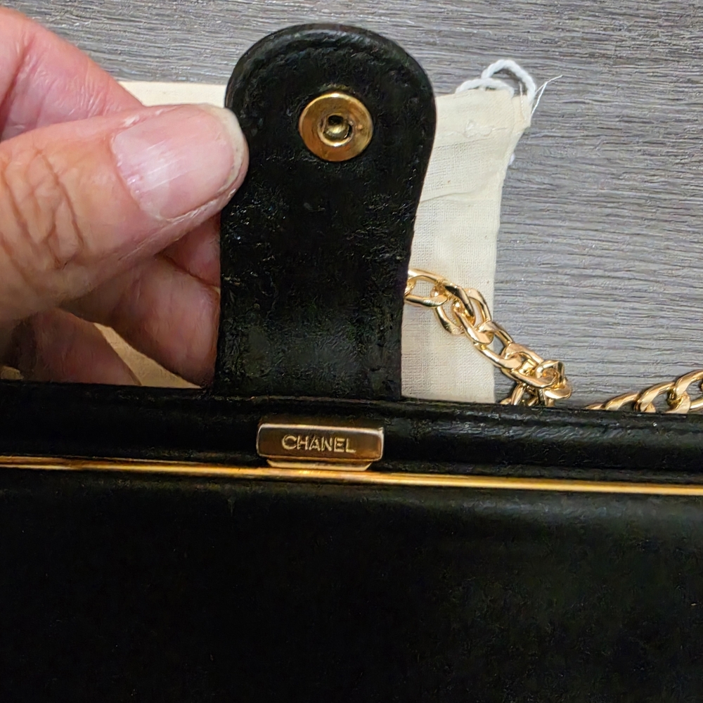 Authentic Vintage CHANEL Black Caviar Leather CC Wallet - Picture 5 of 6